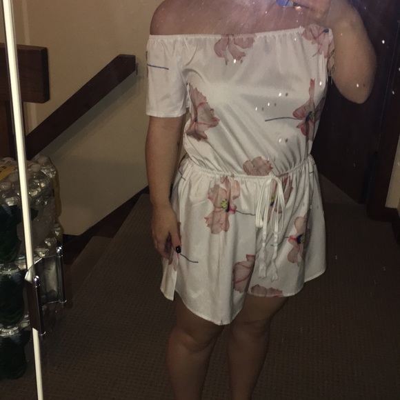WHITE FLORAL ROMPER - Picture 3 of 3